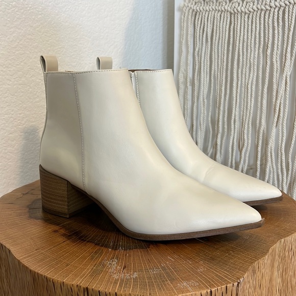 Ivory pointed toe booties - Picture 1 of 3